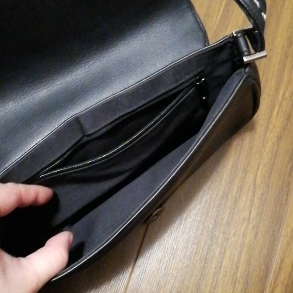Like-new Guess leather-like black purse - Picture 6 of 8